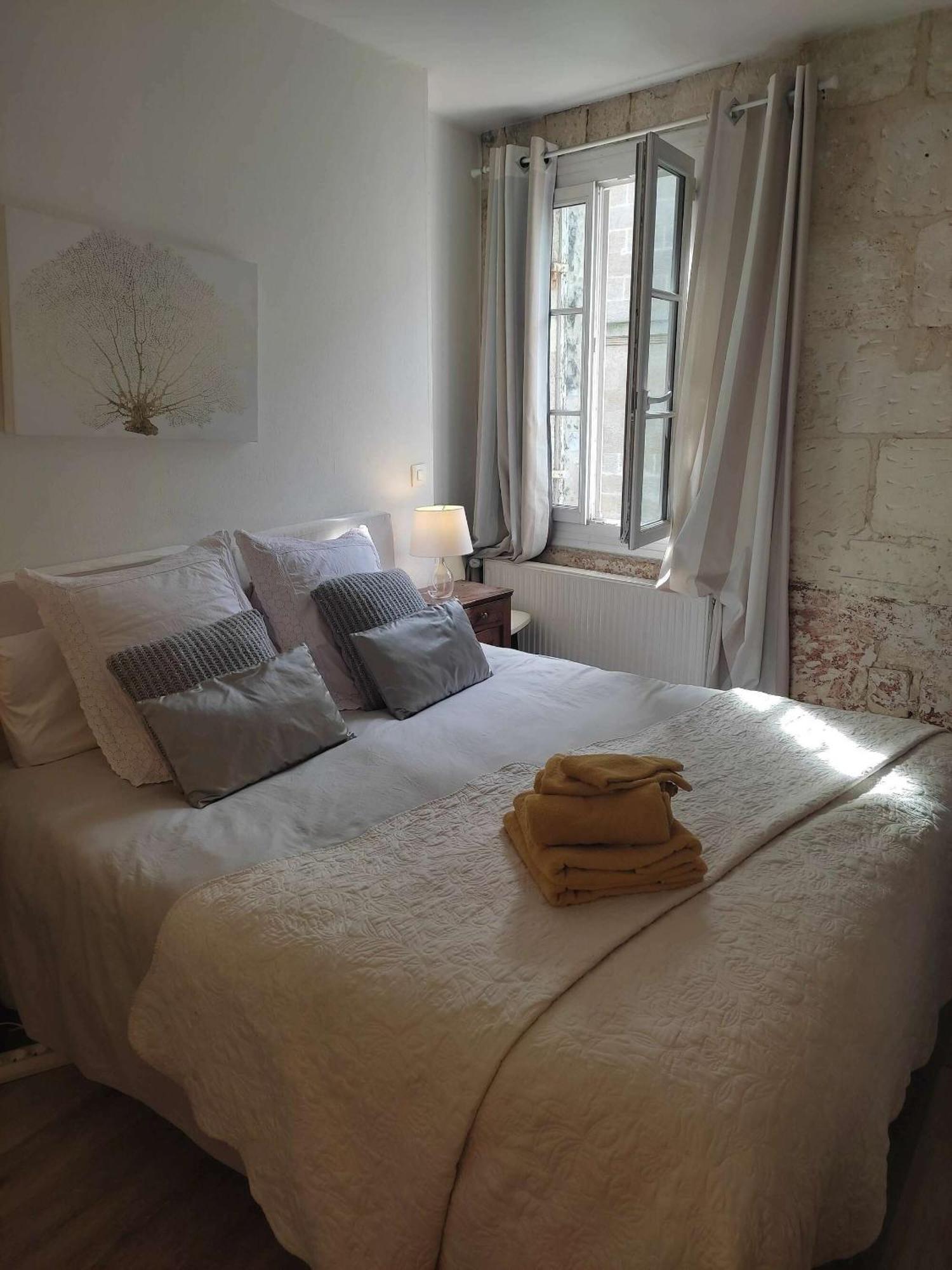 B&B Le Miroir Aux Fees Bordeaux Bagian luar foto